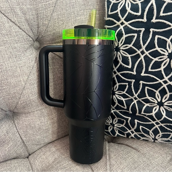 Stanley The Halloween Flowstate Quencher 40oz Tumbler Web Glow - Picture 6 of 6